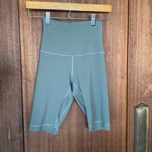 Lululemon Align Super High Rise Shorts 10" size 4 in gray sage
